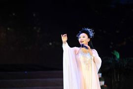 刘子琪主播照片