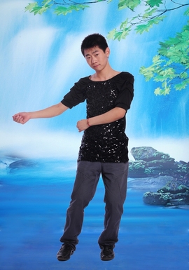 房树伟强11主播照片
