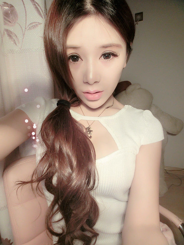 ELVA荣児的主播照片