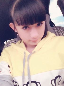 艺校小美主播照片