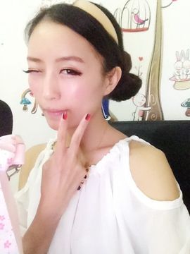 花开易见落难寻。主播照片