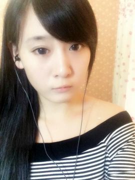 豌小豆主播照片