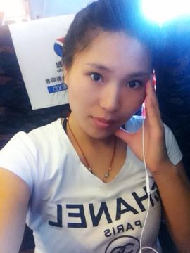 一个人唱情歌q主播照片