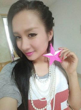 甄妮可可主播照片