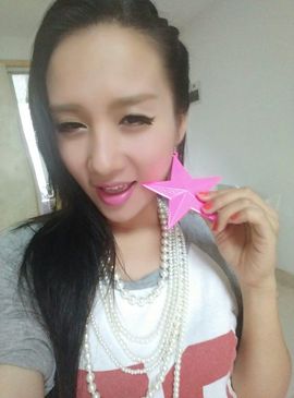 甄妮可可主播照片