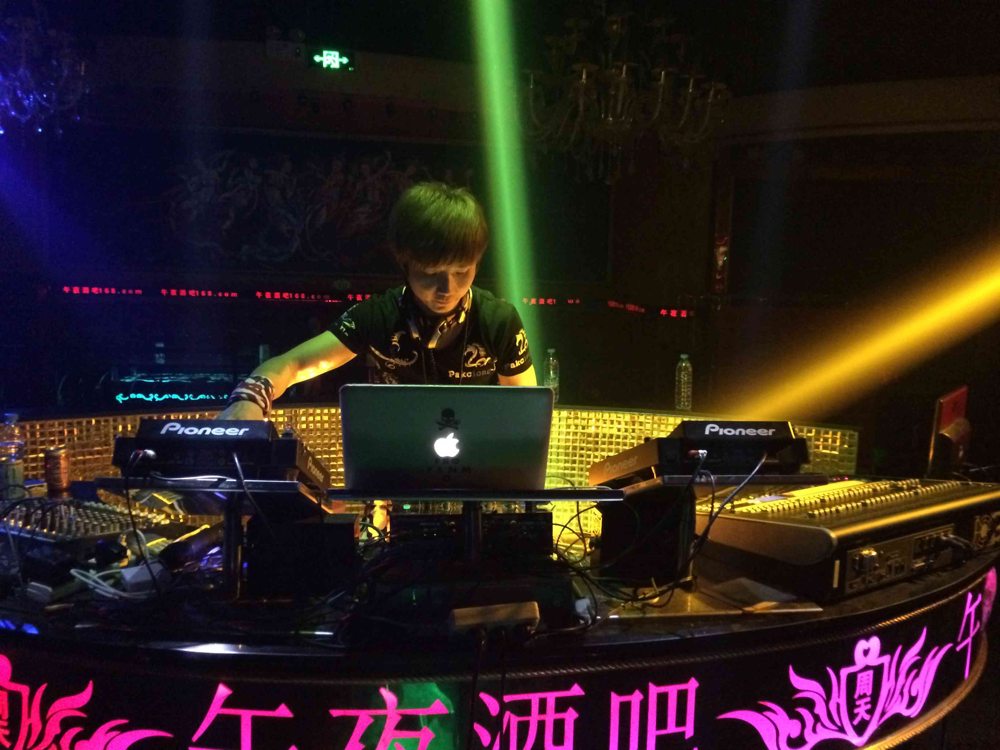 深圳DJ阿泽的主播照片