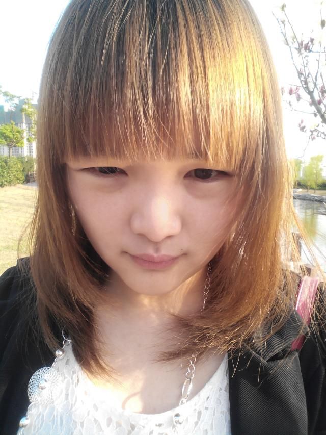 小小老美老美的姑娘的主播照片