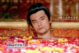 向日葵下的小花花儿主播照片