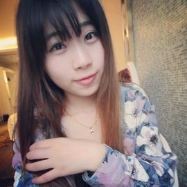 向日葵下的小花花儿主播照片