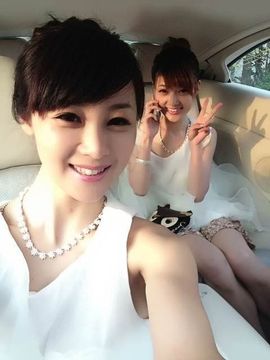 向日葵下的小花花儿主播照片