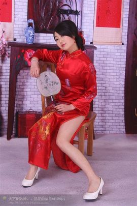 素红妆主播照片