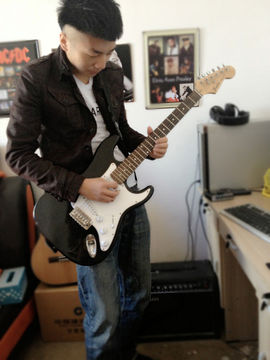 新大陆吉他爪主播照片