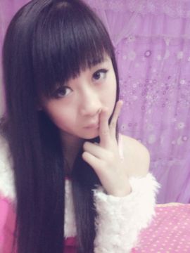 艺校小美主播照片