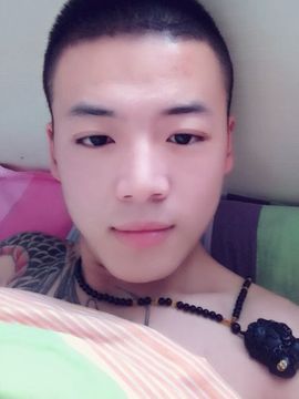 吥抽烟嘚男---神主播照片