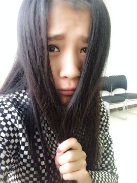 {，‘小五主播照片