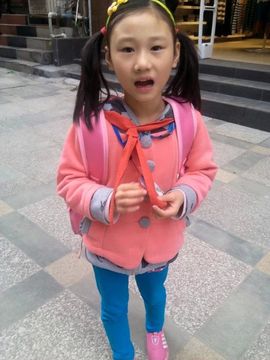 七岁女孩徐可儿主播照片