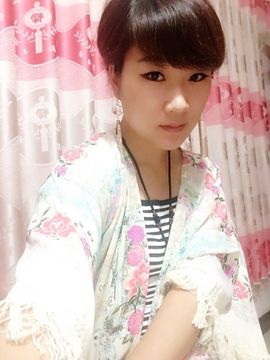 王逸轩主播照片