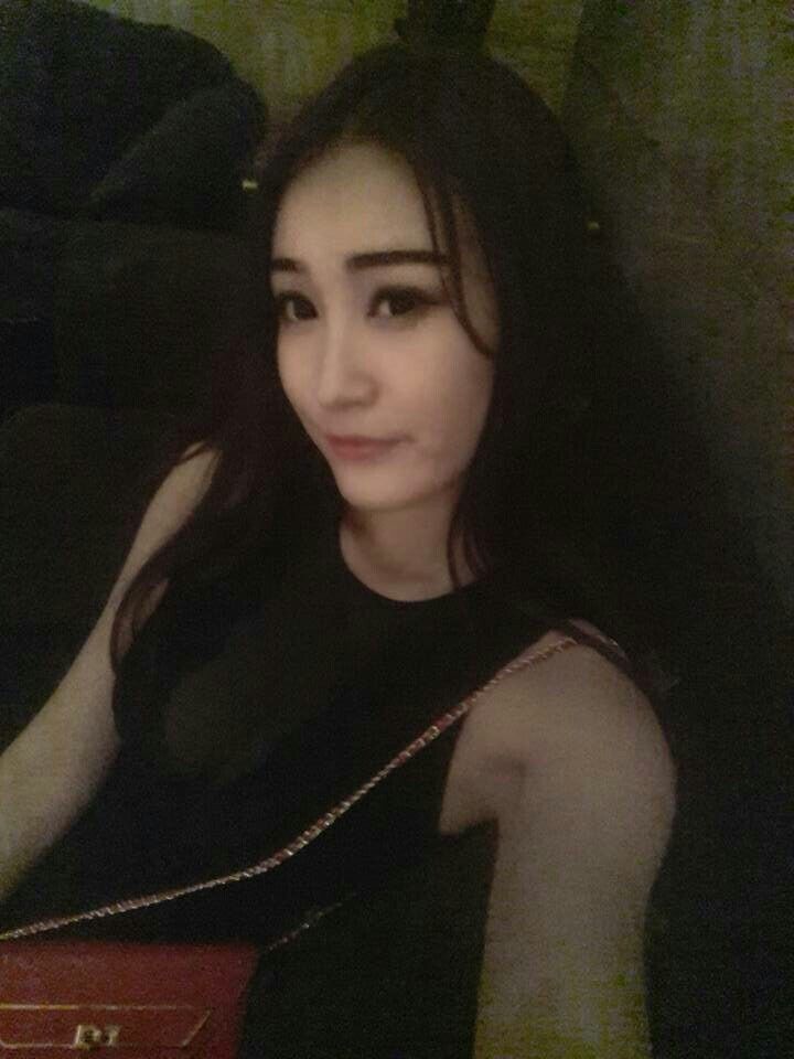 白妹yiiiღ主播照片