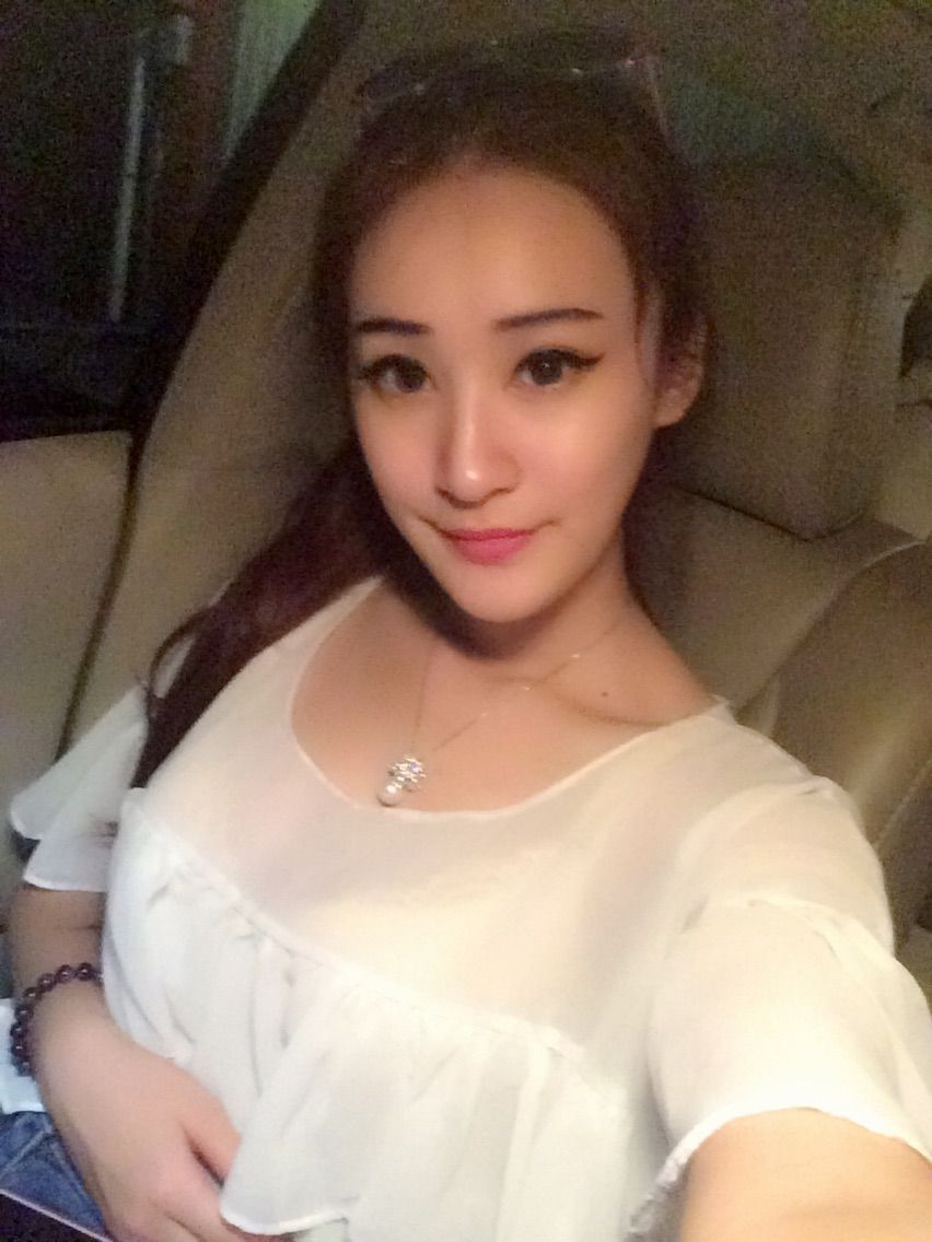白妹yiiiღ主播照片