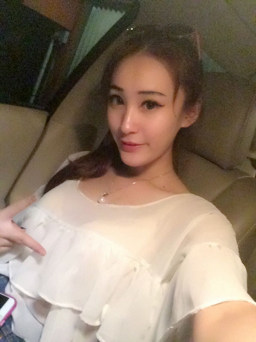白妹yiiiღ主播照片