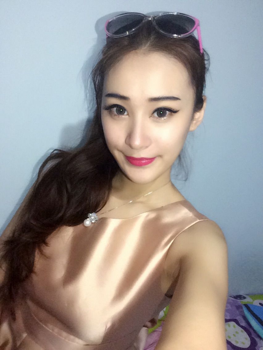 白妹yiiiღ主播照片