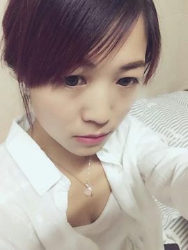 2咪小女人主播照片