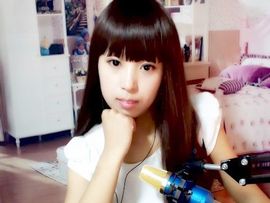 三班艾丽莉主播照片