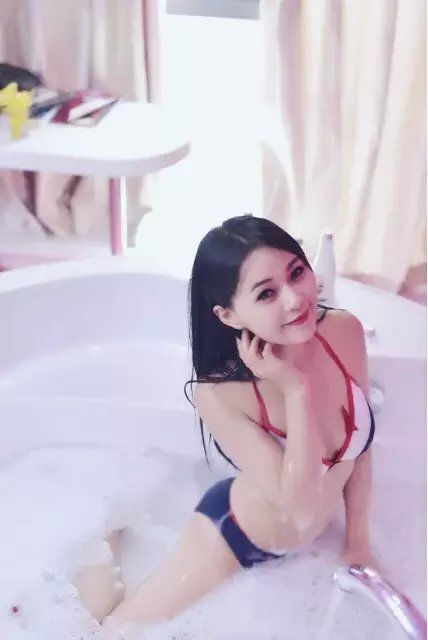 。小妮的主播照片