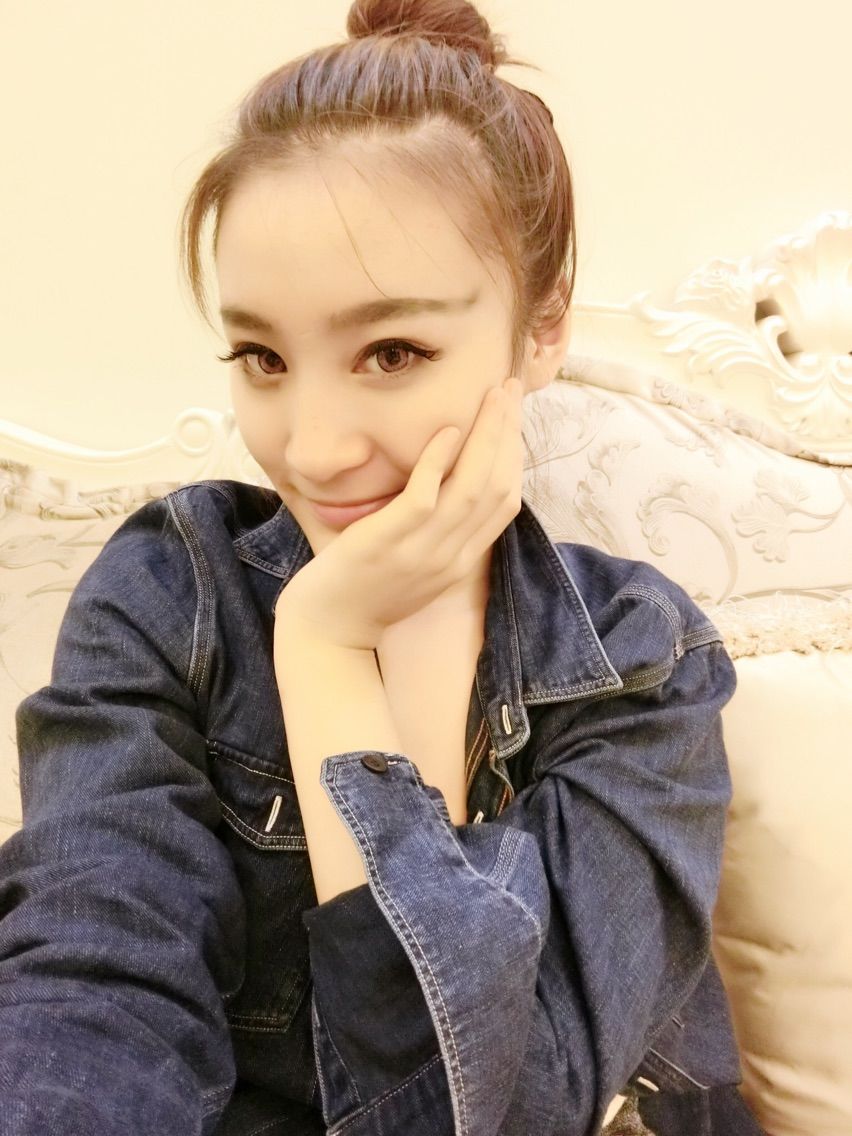 白妹yiiiღ主播照片