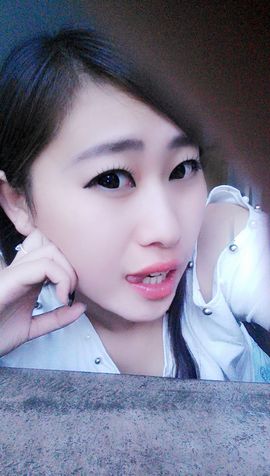 晓晓shine主播照片