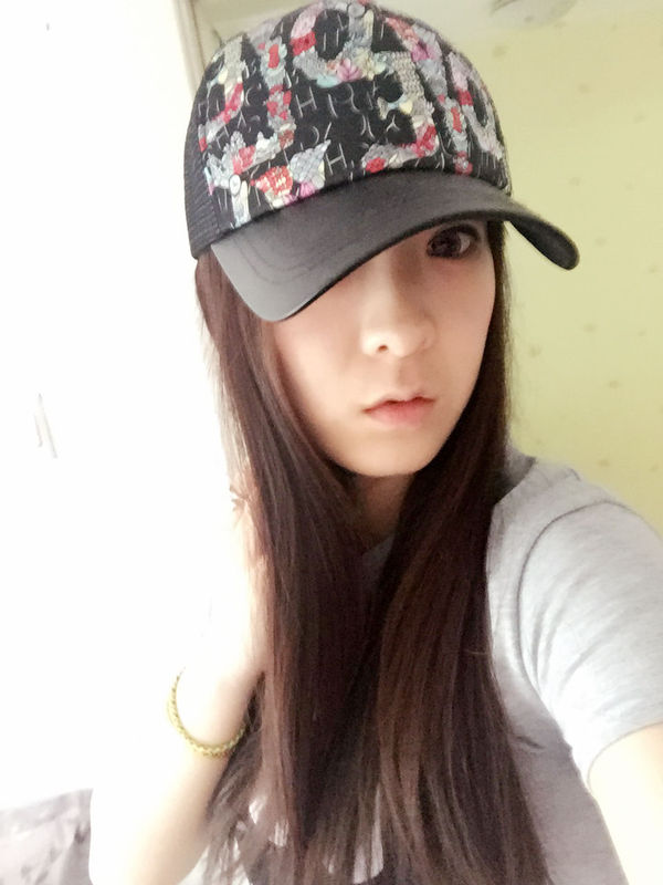 沫`小布的主播海报
