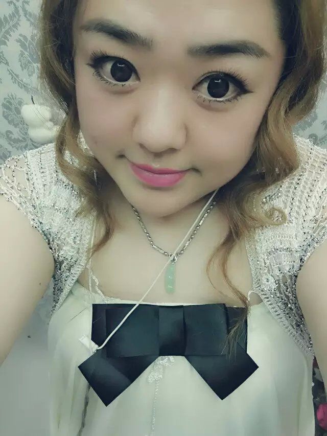 小瓶盖あい莹莹♥`主播照片