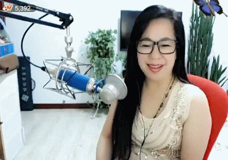 魅力女人唱民歌的图片