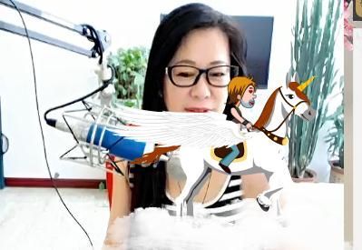 魅力女人唱民歌的图片