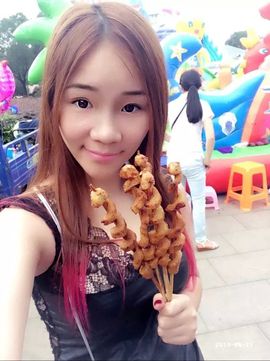 忧伤猫猫主播照片