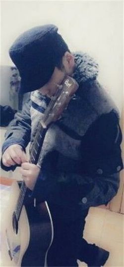 小默吉他弹唱主播照片