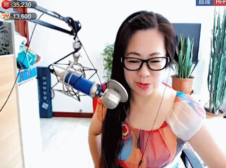 魅力女人唱民歌的图片