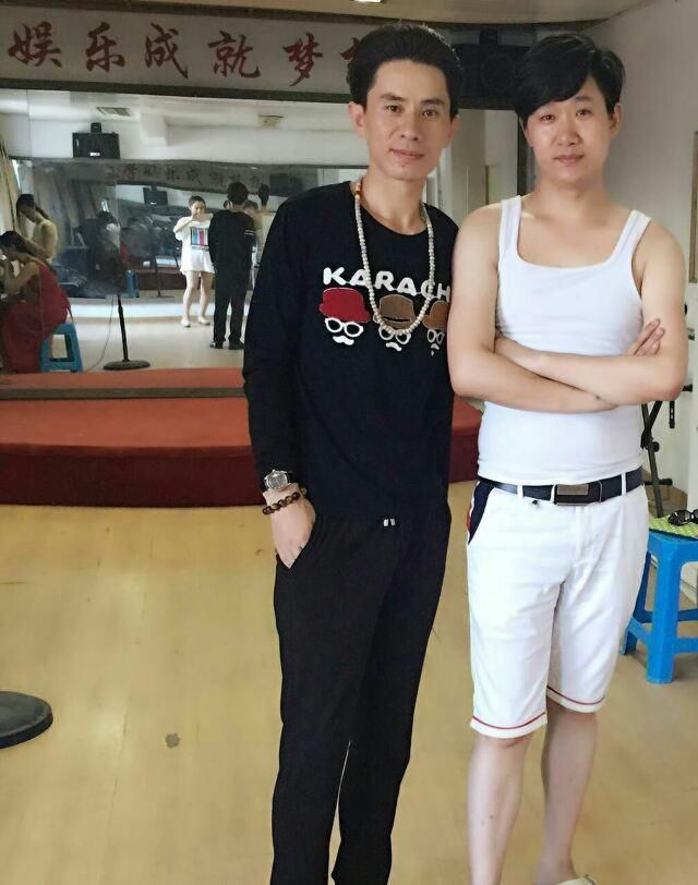 歌手?阿華?的主播照片