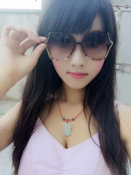 没人爱的小叶蝶主播照片