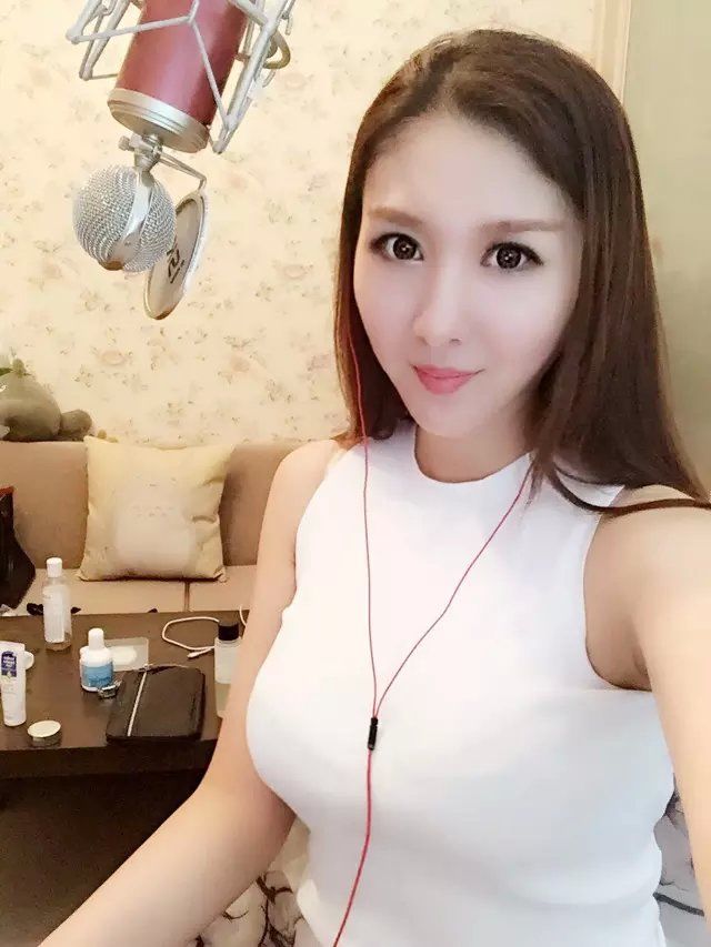 小模特路路的主播照片