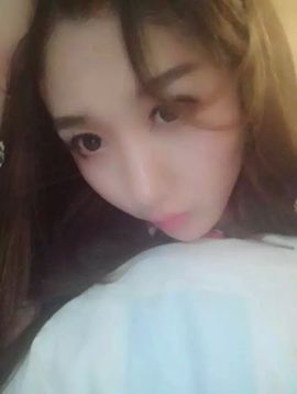 小模特路路主播照片