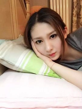 小模特路路主播照片
