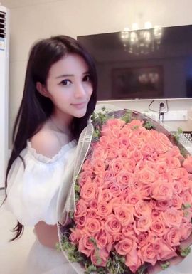 卖女孩的小蛋糕主播照片
