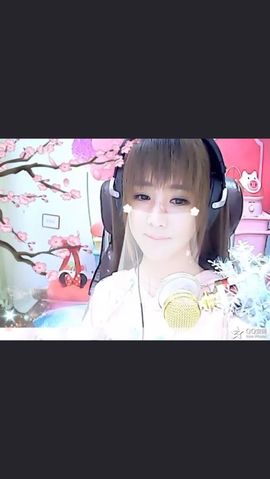 小鱼儿小白鲨主播照片