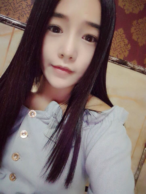萌奇奇风吹人浪的主播海报