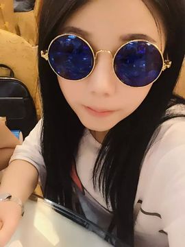 1号女孩儿小曼主播照片