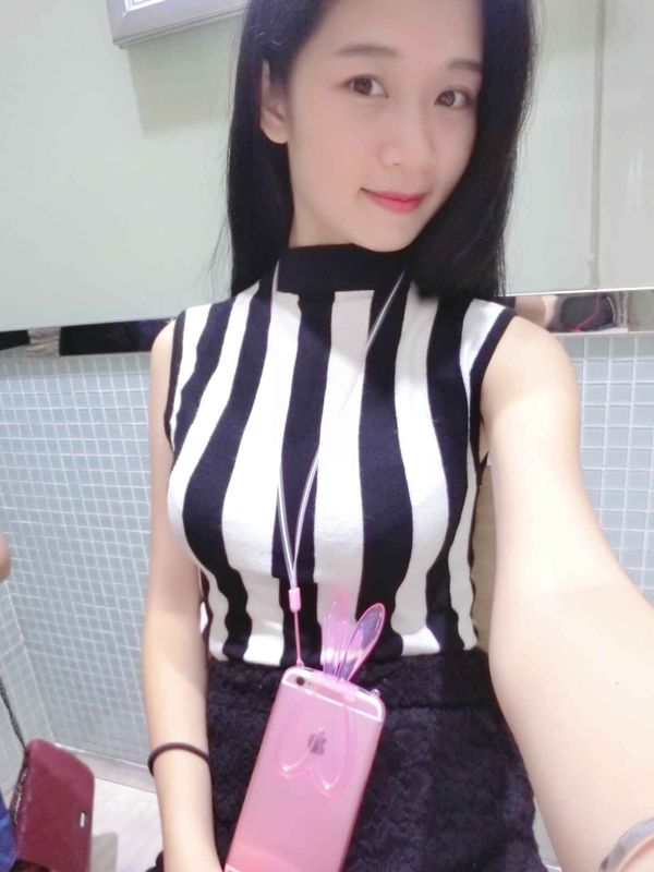 ---笑颜如花的主播海报