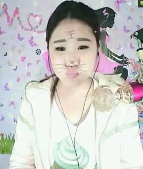 @顾漓主播照片