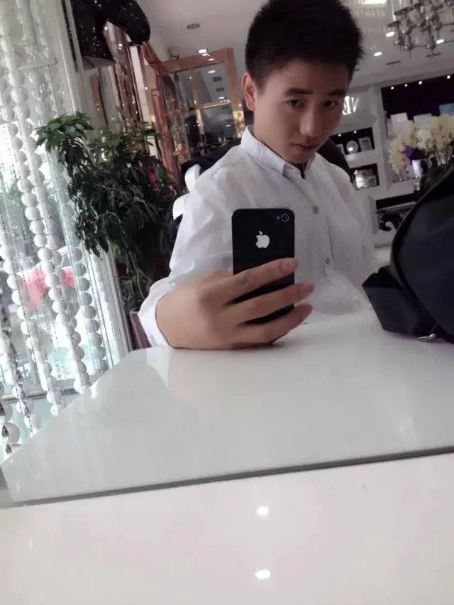 哈萨安少康的主播照片