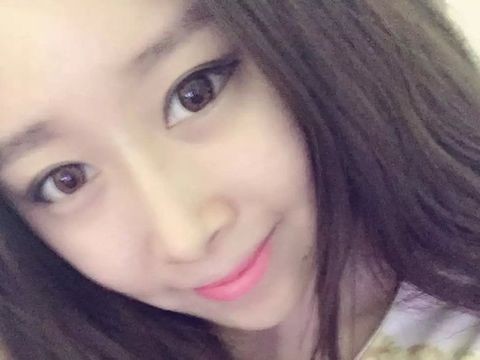 月月儿**海报